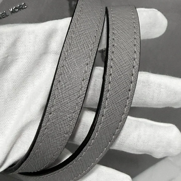 Michael Kors Jet Set Travel Large Tote Bag with laptop separator Gray EUC! - Picture 8 of 16